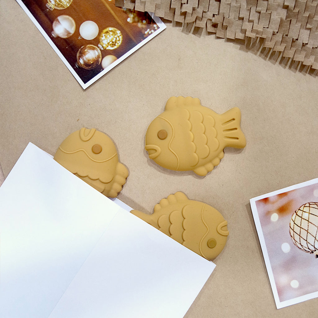 Fish-Shaped Bun (Bungeo-ppang) Character Figure Phone Holder With Phone Case set